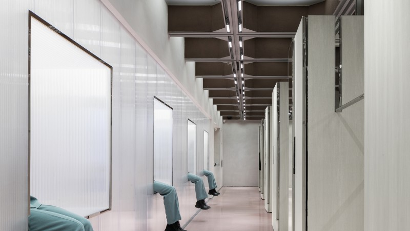 J1M5精品店,中国青岛, Various Associates