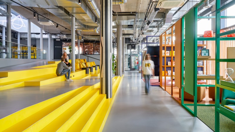 学生酒店,荷兰,The Invisible Party