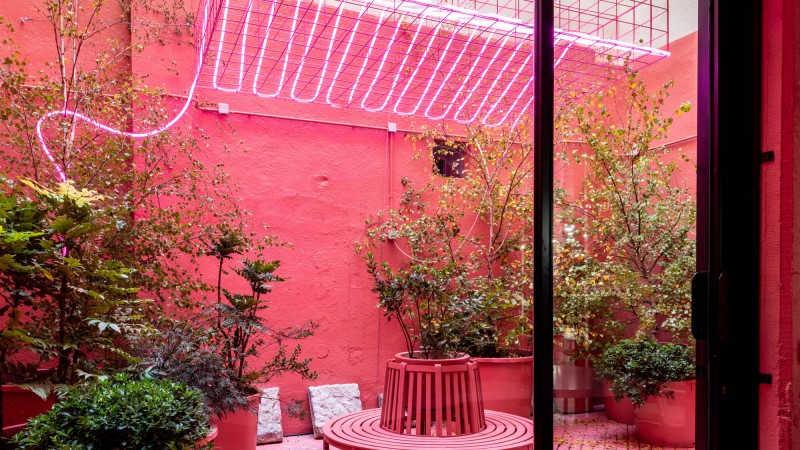 PONYO IN THE GARAGE办公室,西班牙,FAST AND FURIOUS OFFICE