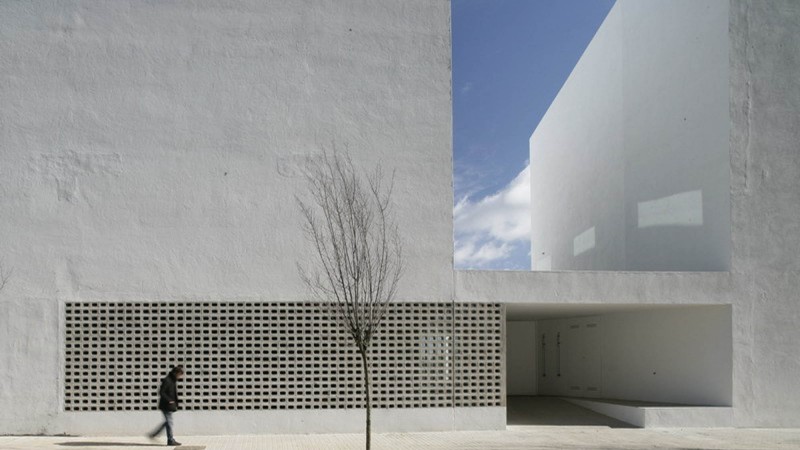 85间老人福利住房单元及公共设施,西班牙,GRND82