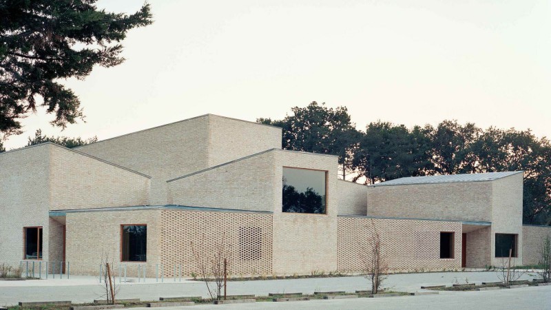 Pierres Blanches 文化中心,法国, RAUM