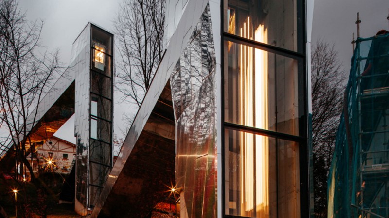 穿过森林的路，西班牙，  VAUMM