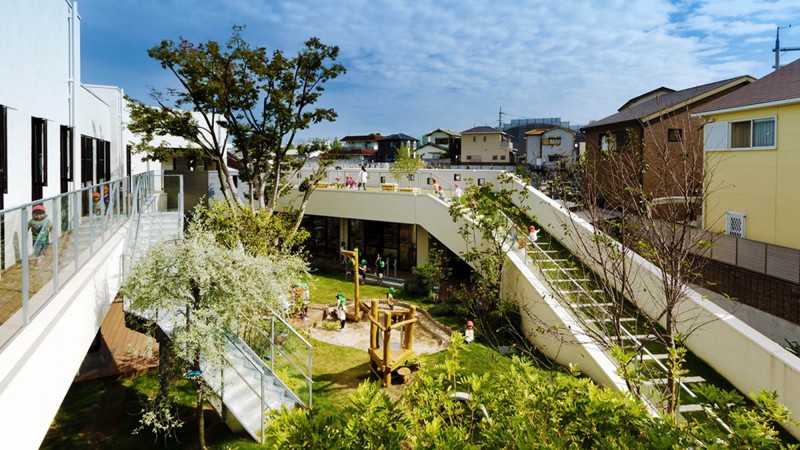 KM幼儿园和保育园，大阪，  HIBINOSEKKEI & Youji no Shiro