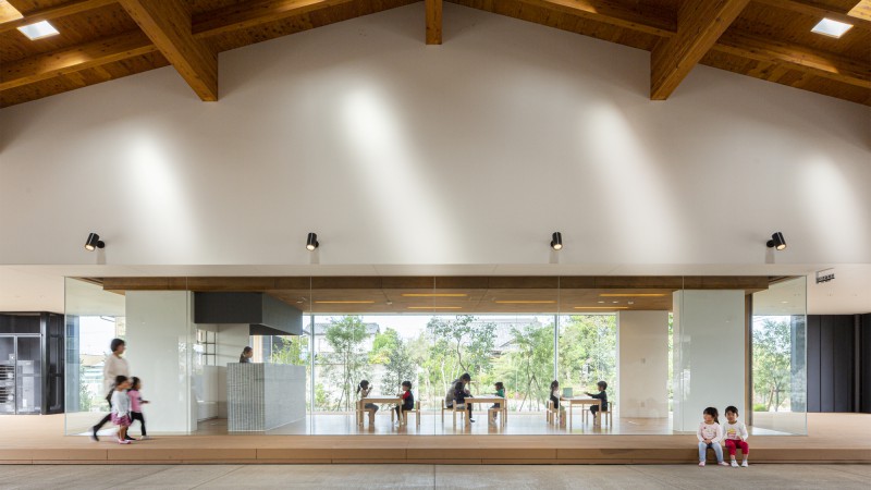 OM托儿所，日本，  HIBINOSEKKEI & Youji no Shiro & KIDS DESIGN LABO