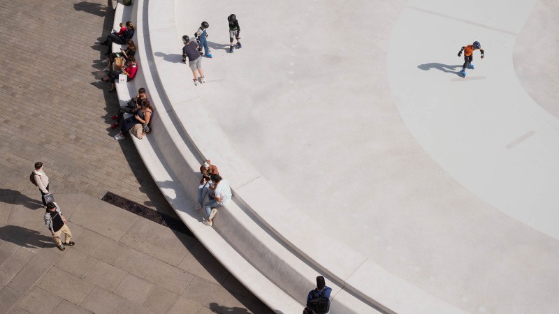 Versus 装置，法国， TITAN