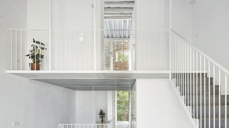 Sant Feliu de Llobregat 住宅和工作室 ，西班牙， andrea + joan arquitectes