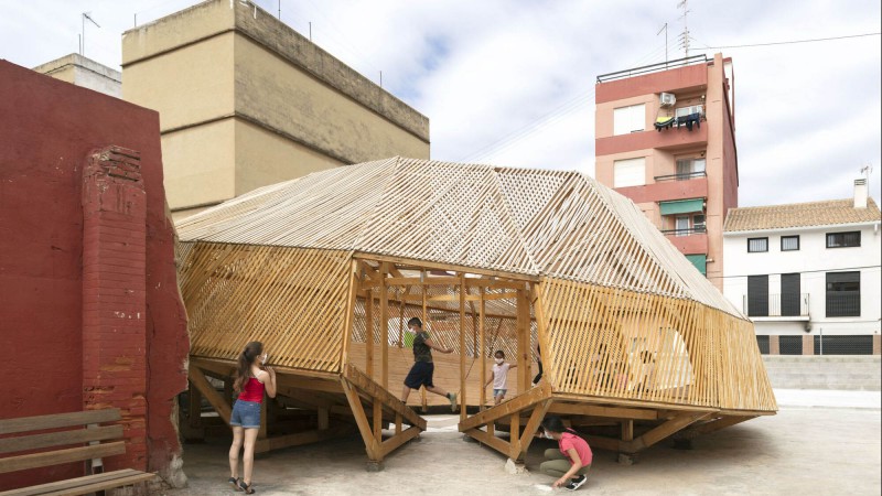 Zona Santiago 户外教室 ，西班牙， Bernat Ivars + Mixuro