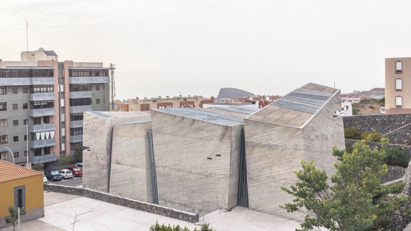 Holy Redeemer 教堂及社区中心 ，西班牙，  Fernando Menis