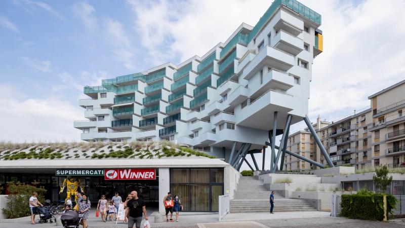 Le bâtiment descendant l’escalier 大楼，意大利， Elastico Farm