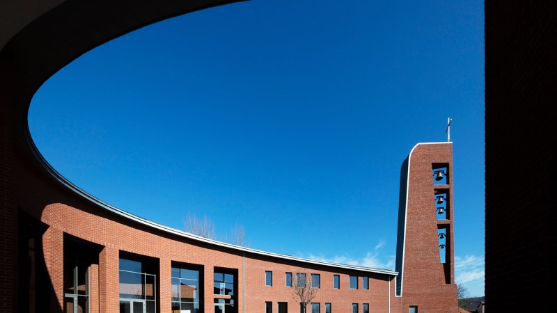 圣约翰保罗二世教堂 ，匈牙利，Robert Gutowski Architects