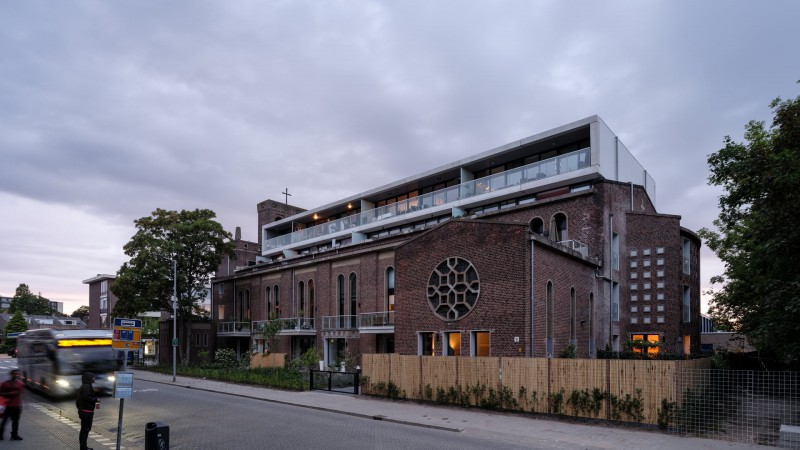 教堂到公寓的改造，荷兰， HOYT Architecten