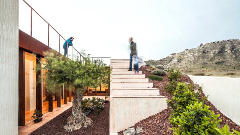 Half Buried 之家，西班牙，eneseis Arquitectura