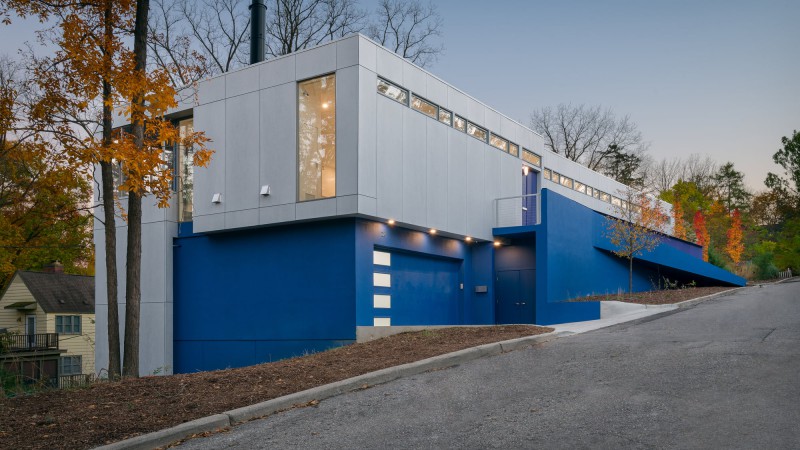 P 宅，美国， PLY+