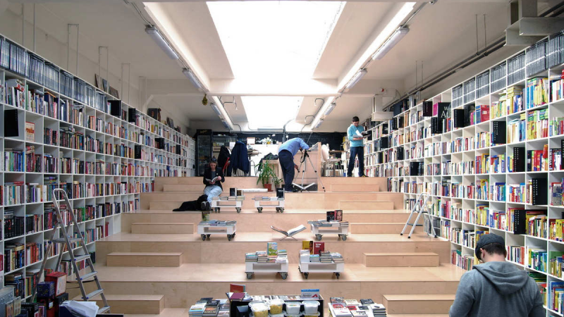 Bookshop And Coffee Bar ，斯洛伐克， Plural + Totalstudio