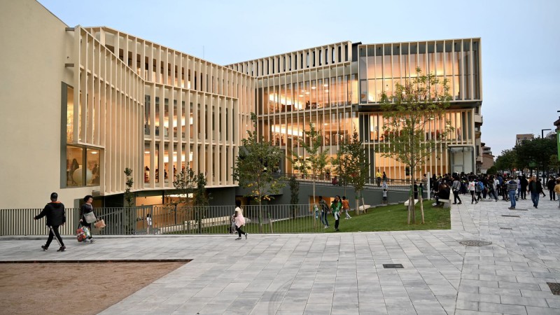 Pilarín Bayés 图书馆 ，西班牙， Toni Casamor + BCQ Arquitectura