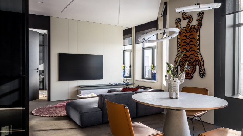 带玻璃家庭办公室的单身公寓，莫斯科，Alexander Tischler